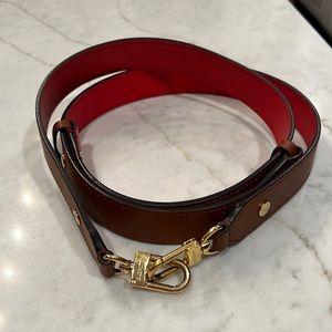 Authentic Louis Vuitton Adjustable VAUGIRARD strap.